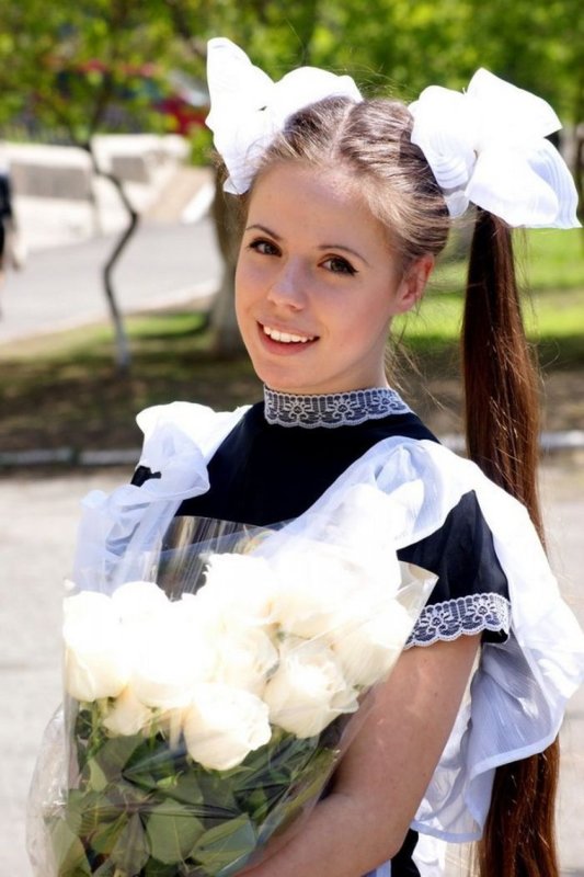 Выпускницы с бантами
