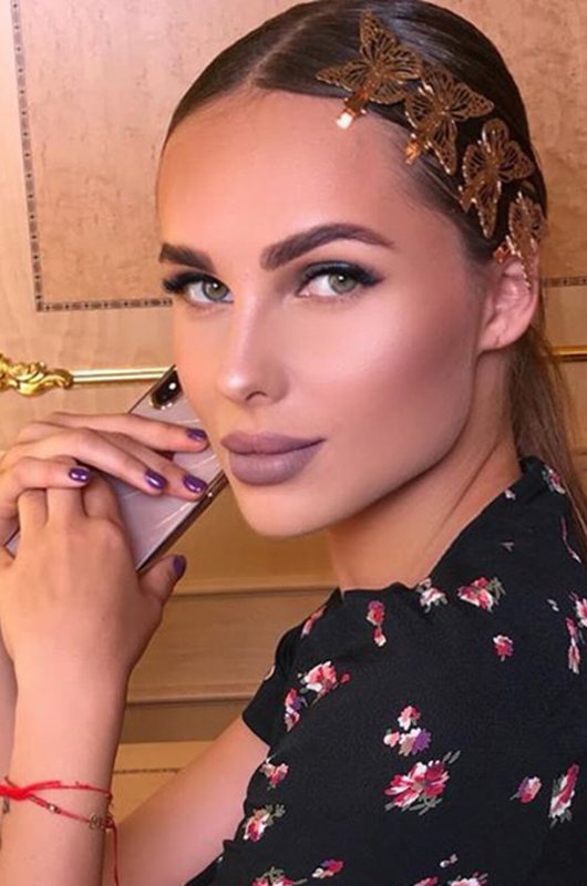 Ханна певица брови