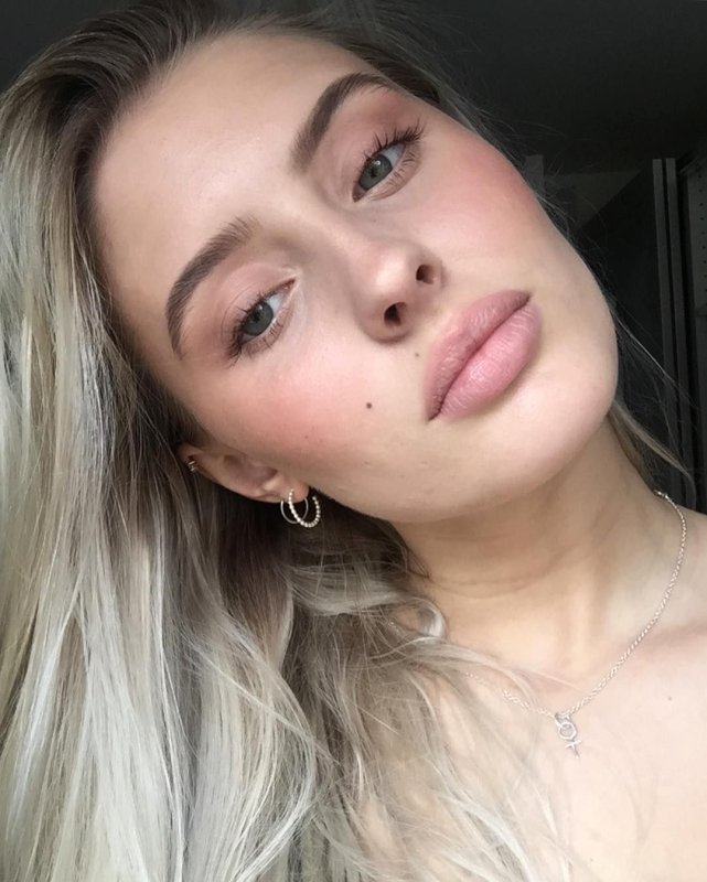 Ханна без мейкапа