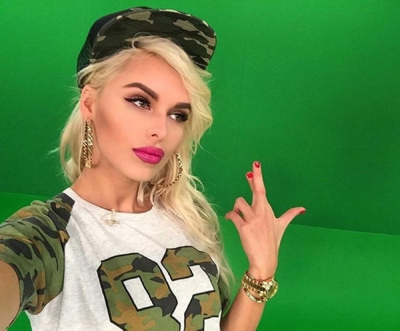 Ханна певица блондинка