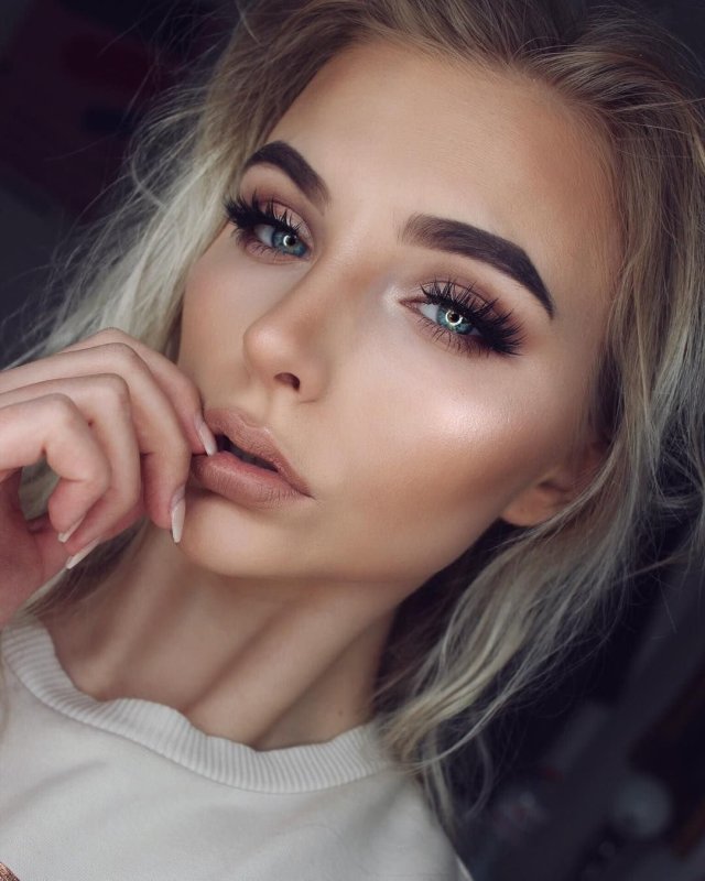 Нежный макияж для голубых глаз