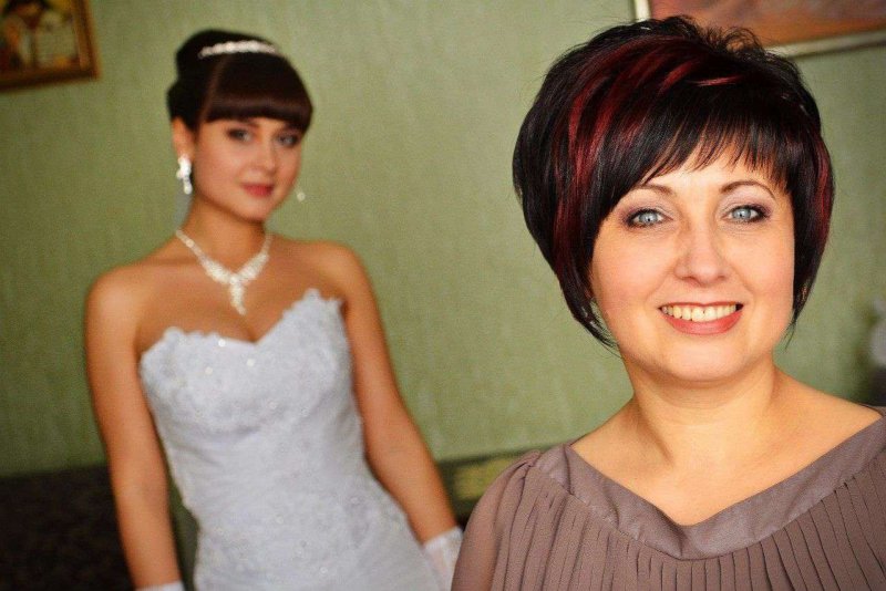 Прическа для мамы невесты