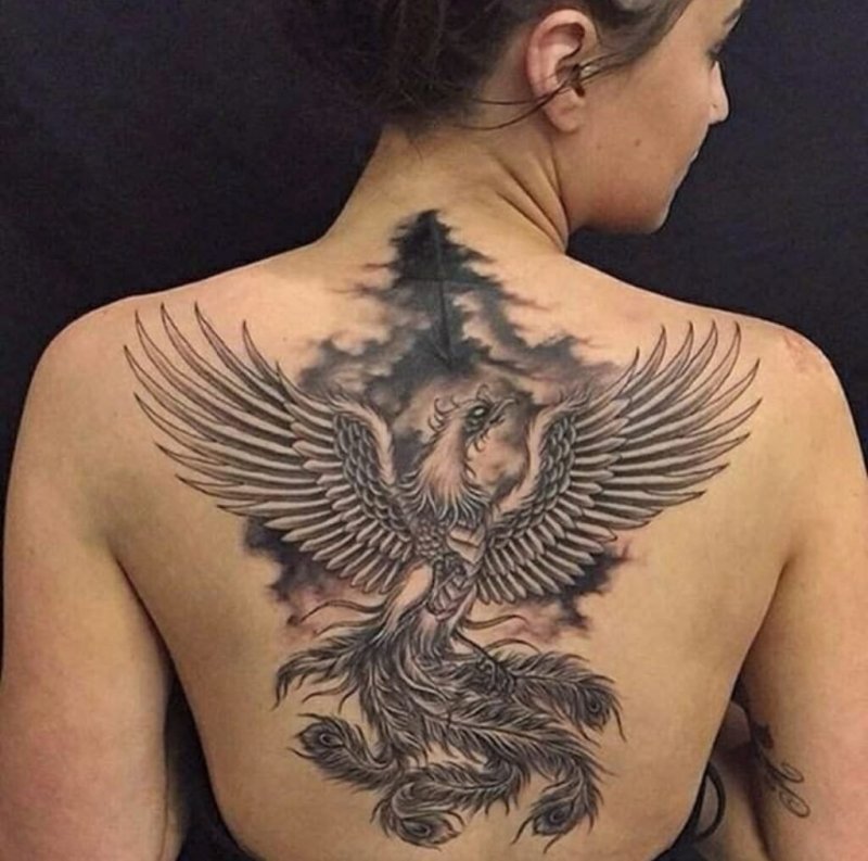 Птица Феникс на спине
