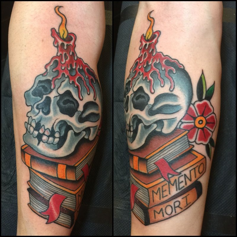 Наколка Memento Mori