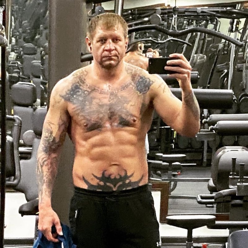 Александр Емельяненко лысый