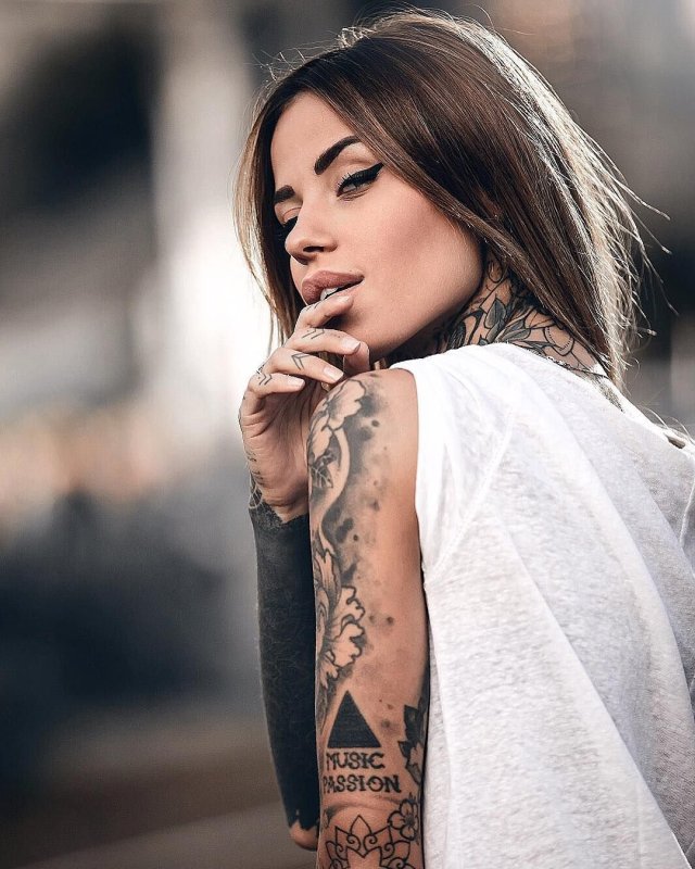 Тату модель Zoe Cristofoli