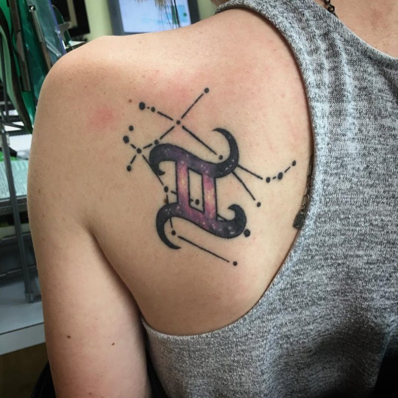 Тату на шее знак зодиака Близнецы
