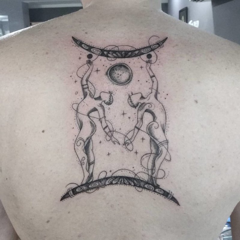 Тату женский знак