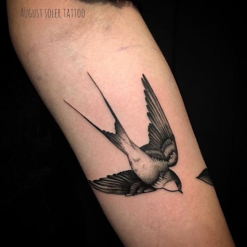 Ласточка Tribal Tattoo