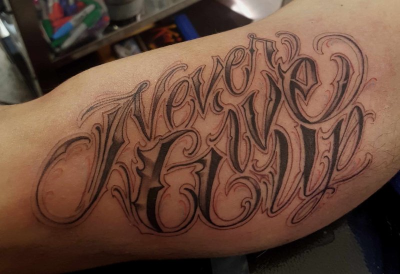 Never give up тату леттеринг