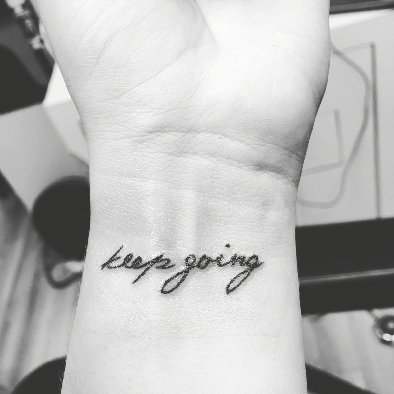 Never give up тату