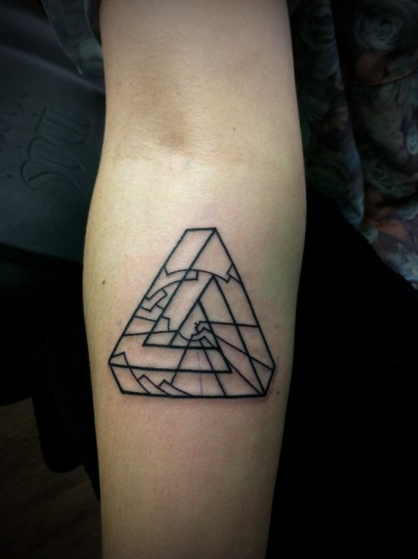 Penrose Triangle тату