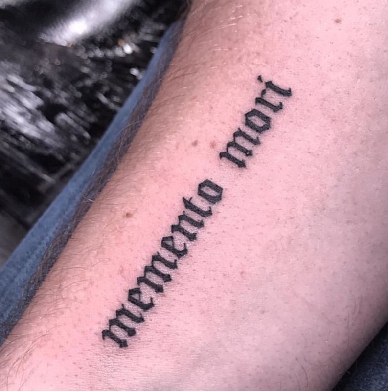 Memento Mori Memento vivere Татуировка