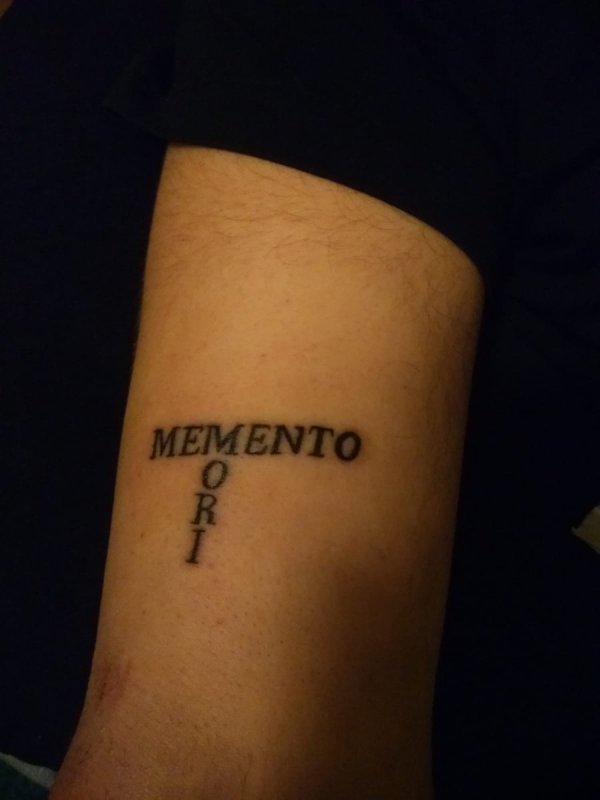 Татуировка Memento Mori