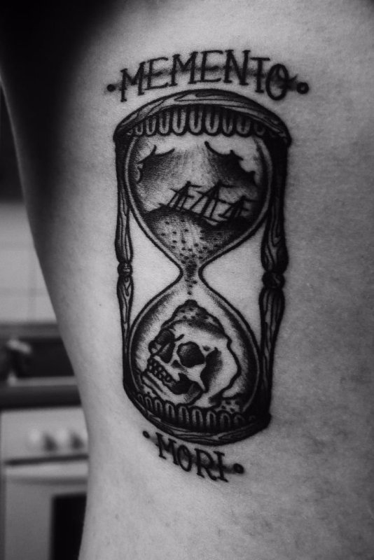 Татуировка Memento Mori