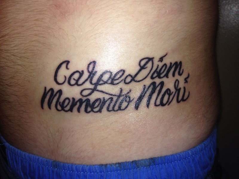 Тату МЕМЕНТО Мори Carpe Diem