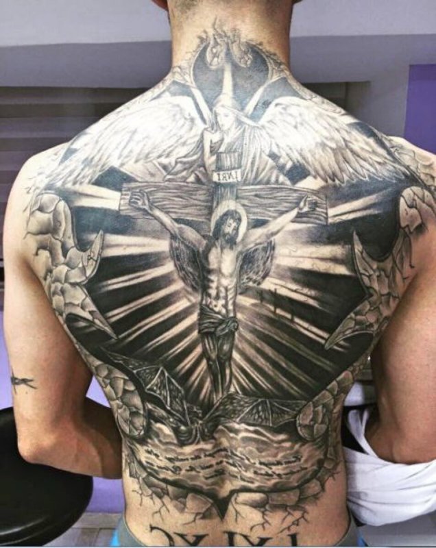 Распятие во всю спину