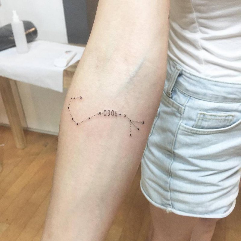 Мини тату Созвездие скорпиона