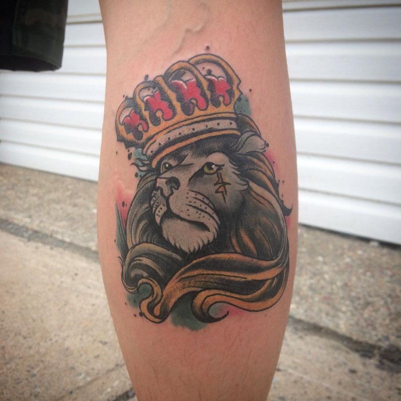 King Лев с короной