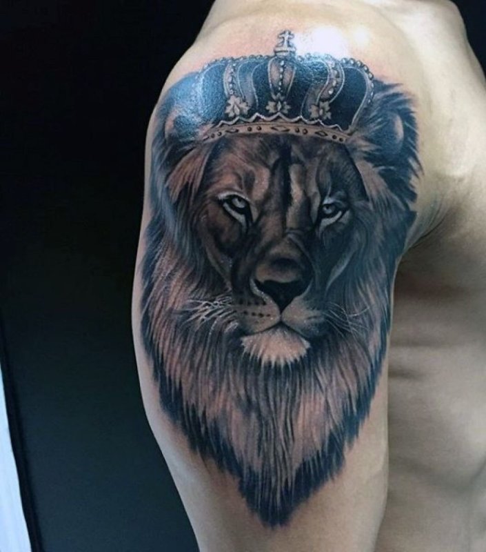 Тату мужские Лев с короной