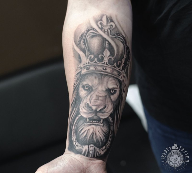 Лев с короной