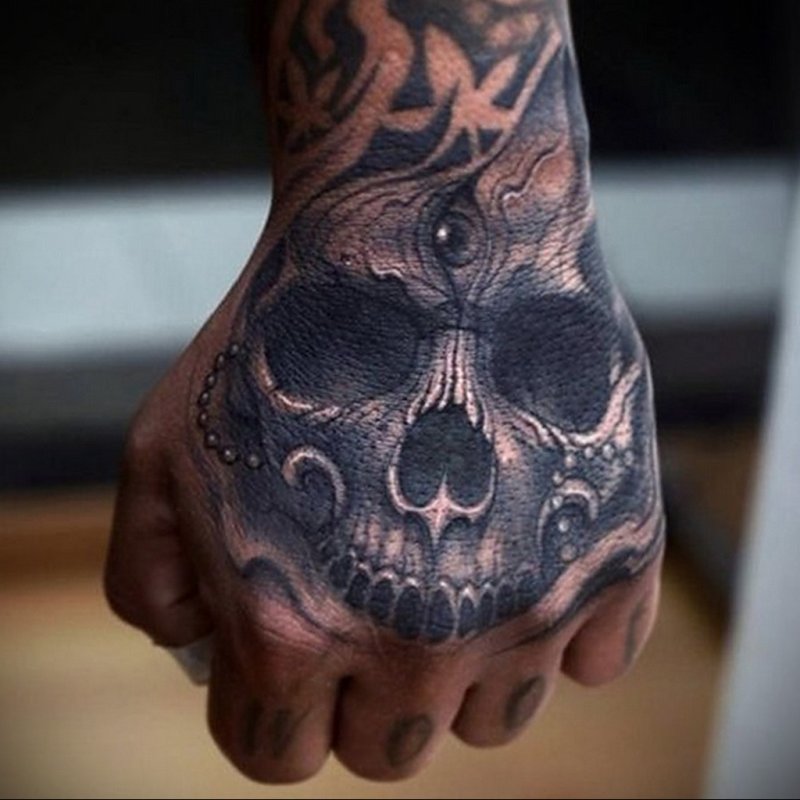 Blackwork на пальцах