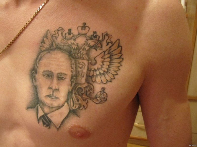 Тату Путина на груди