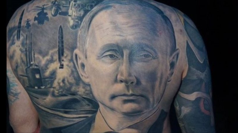 Тату Путина на спине