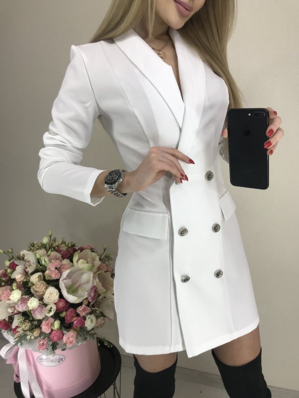 Элегантные костюмы для девушек