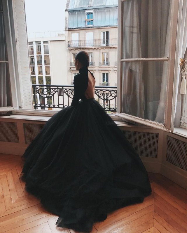 Черное свадебное платье