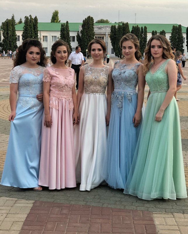 Платье на выпускной из школы