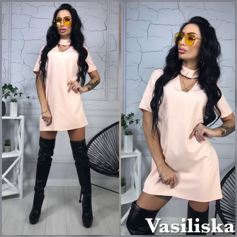 Платье с перемычкой на шее
