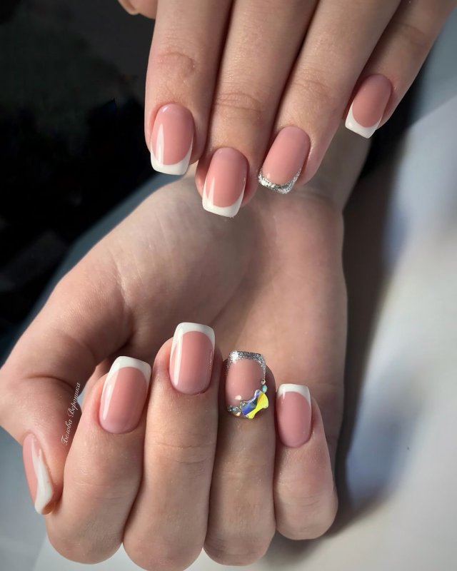 Красивый френч на короткие ногти