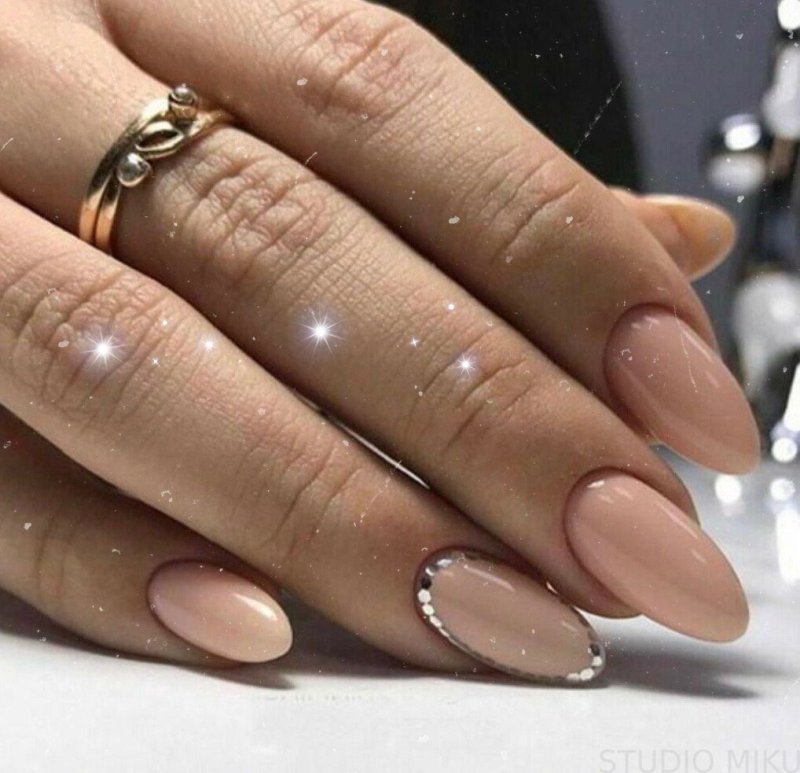 Маникюр на короткие ногти нюдовые