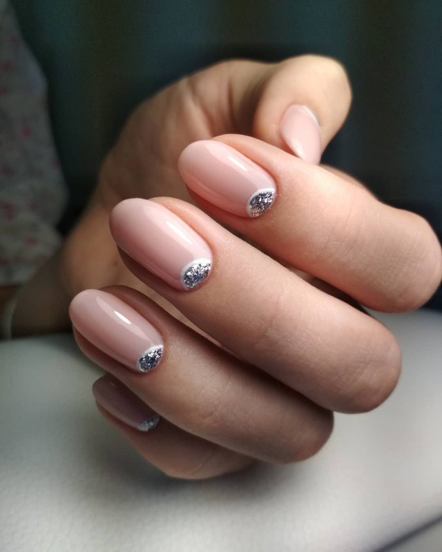 Маникюр на короткие ногти нежные