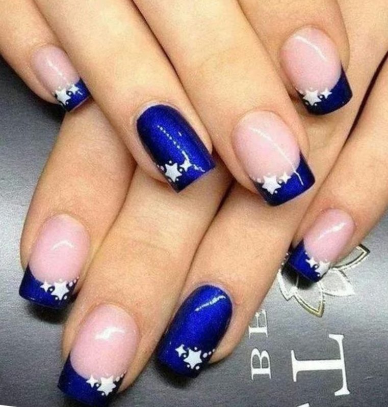 Черные ногти с крупными блестками