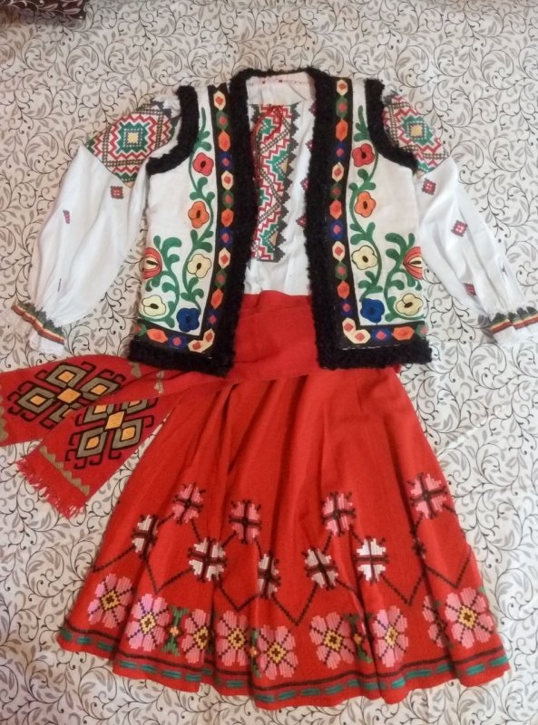 Молдавский народный костюм женский