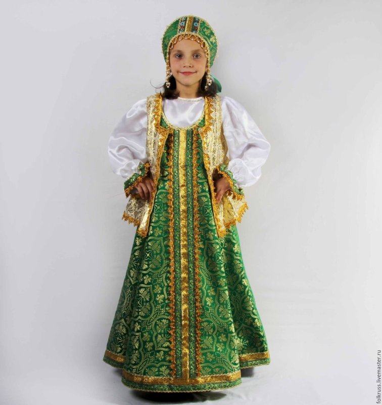 Русские девушки в национальных костюмах