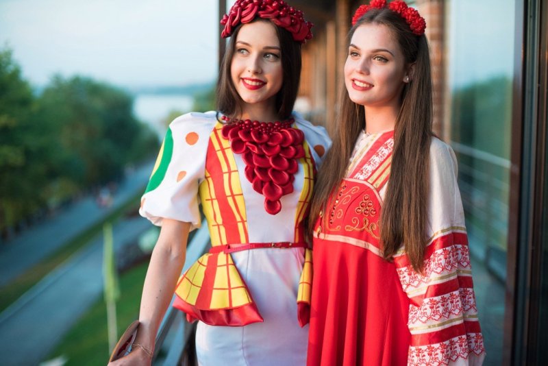 Русские красавицы в сарафанах