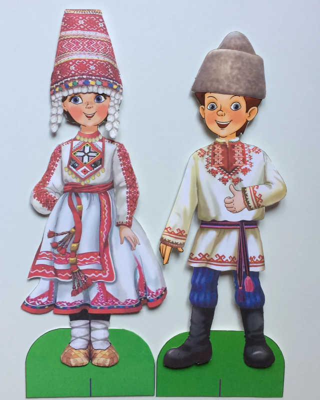Девушка в народном костюме
