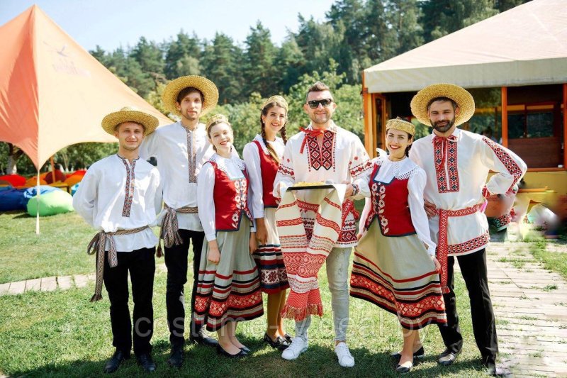 Девушка в вышиванке