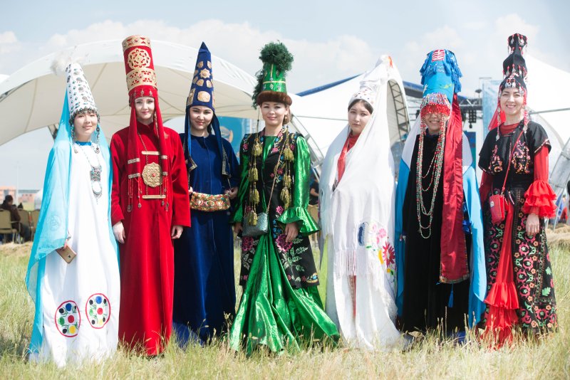 Киргизские национальные платья