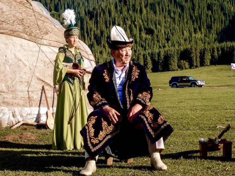 Казахский чапан женский