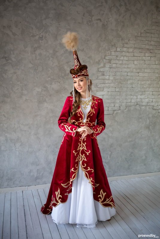 Национальный казахский костюм пара