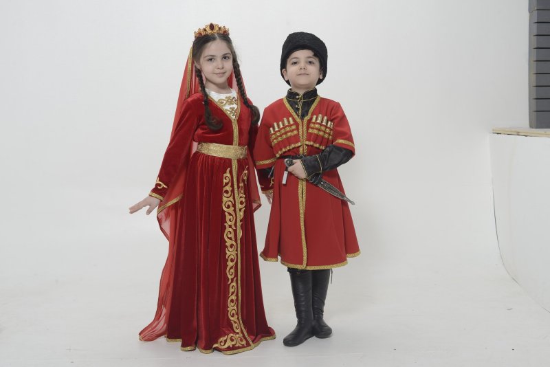 Дети в кавказских костюмах