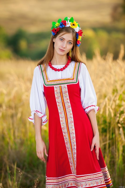 Девушка в кокошнике