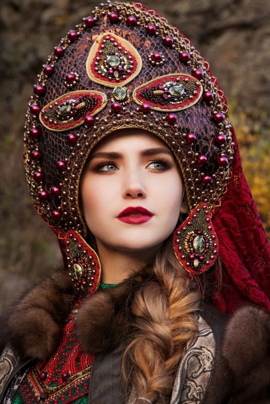 Славянская красавица в кокошнике