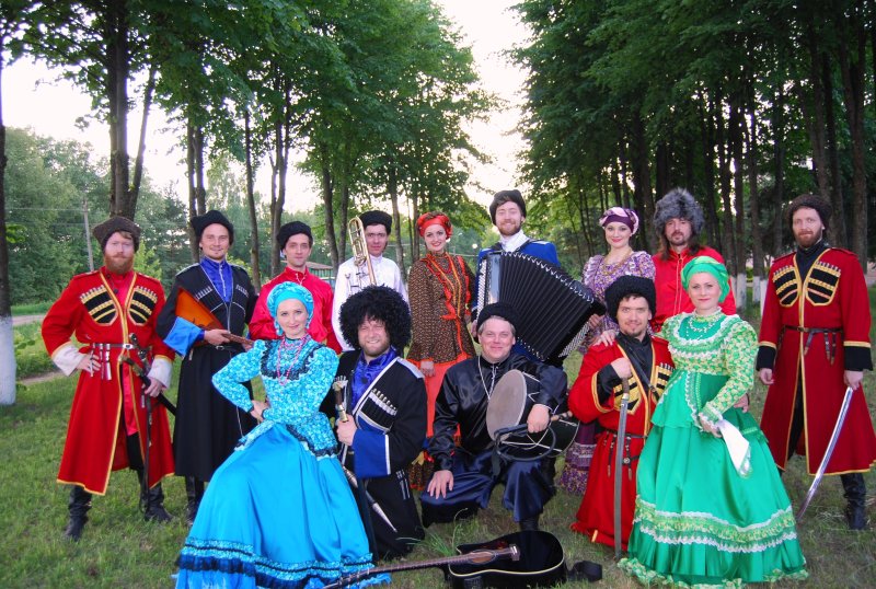 Традиционный женский костюм кубанских казачек