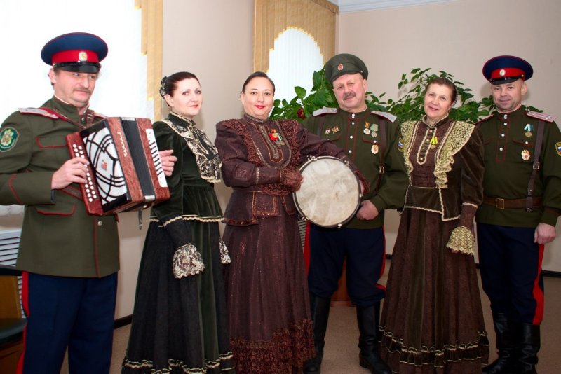 Казачья парочка донских казачек