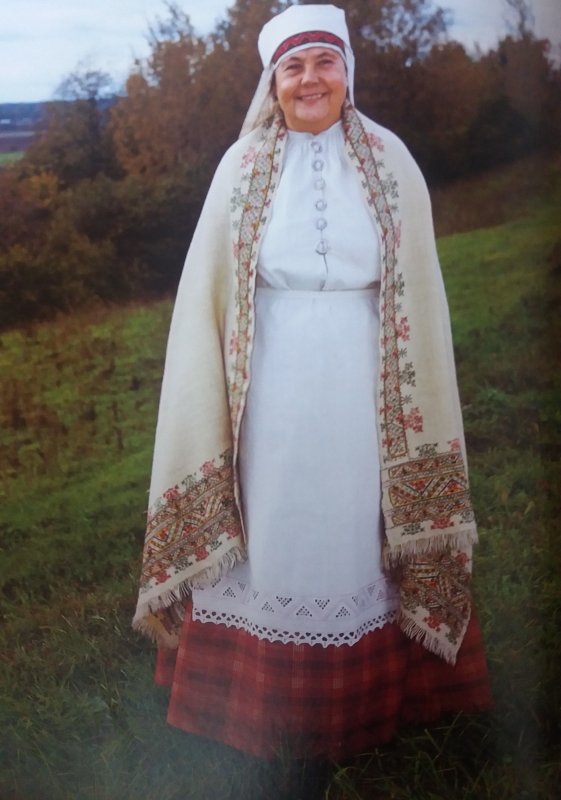 Народные костюмы Прибалтики
